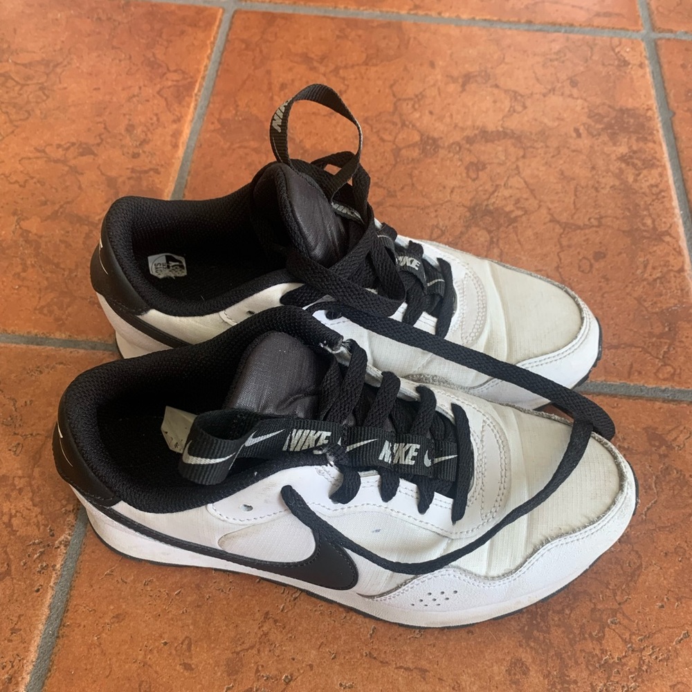 Nike Youth size 3.5 athletic shoes